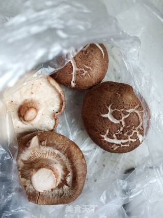 咸鸭炒毛豆的做法步骤：2
