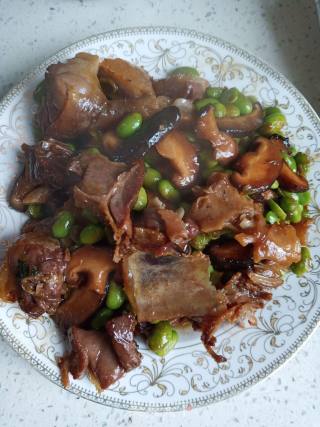 咸鸭炒毛豆的做法步骤：4