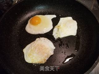 吞拿鱼鸡蛋三文治的做法步骤：1