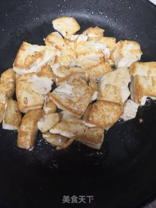 葱香豆腐的做法步骤：1