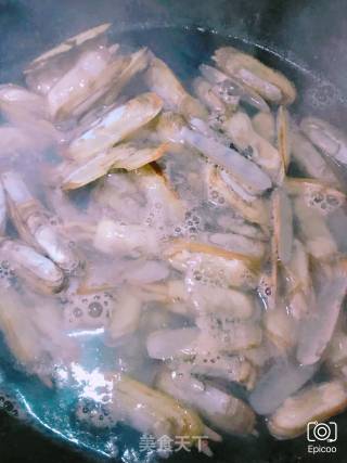 香辣蛏子的做法步骤：2