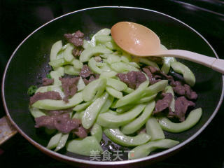 牛肉炒白瓜的做法步骤：6