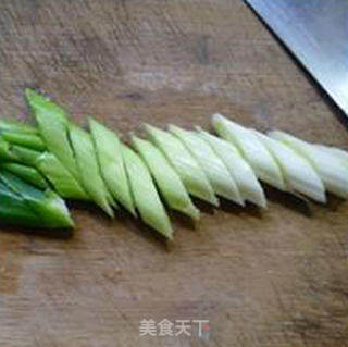 大葱小素鸡炒猪肺的做法步骤：4