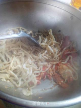 红柿炒饼丝的做法步骤：4