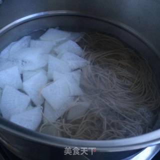 水萝卜酸汤面的做法步骤：3