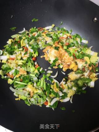 鸡蛋青菜炒饭的做法步骤：4