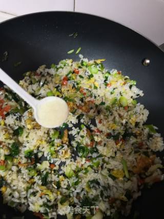 鸡蛋青菜炒饭的做法步骤：6
