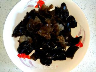 木耳黄瓜烧豆腐的做法步骤：1