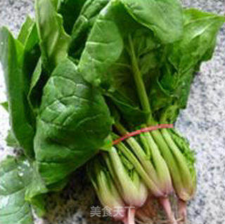 菠菜炒江白虾的做法步骤：1