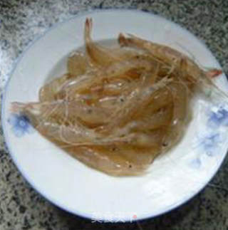 菠菜炒江白虾的做法步骤：2