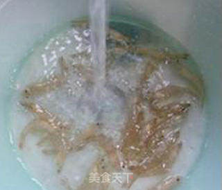 菠菜炒江白虾的做法步骤：4