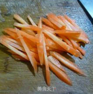 咸肉胡萝卜炒蒜薹的做法步骤：6