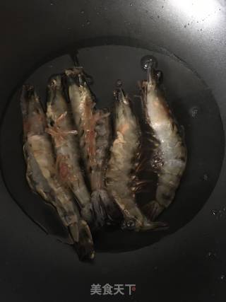 水煮黑虎虾的做法步骤：2
