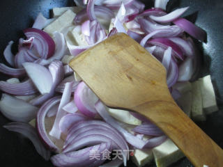 洋葱炒老豆腐的做法步骤：4