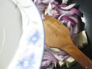 洋葱炒老豆腐的做法步骤：5