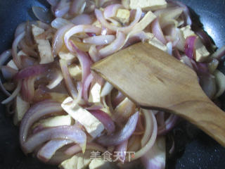 洋葱炒老豆腐的做法步骤：10
