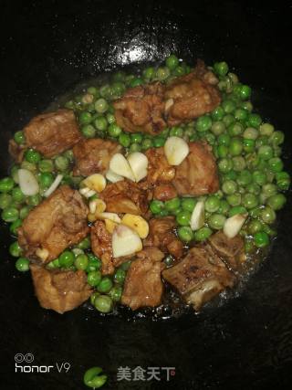 排骨炒豌豆的做法步骤：7
