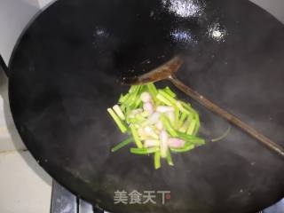 毛葱苗炒鸡蛋的做法步骤：7
