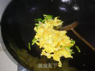 毛葱苗炒鸡蛋的做法步骤：8