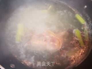 微辣版—手撕鸡肉的做法步骤：1