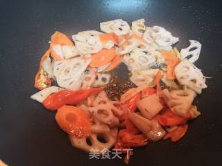 牛肉炒莲藕的做法步骤：2