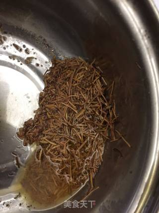 莲蓬须煮鸡蛋（去胎毒）的做法步骤：3