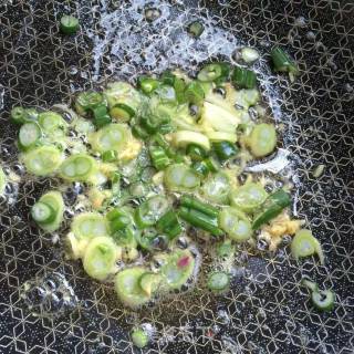 油爆河虾的做法步骤：6