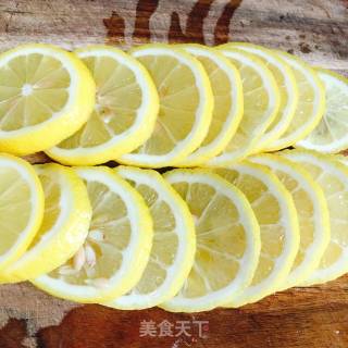 蜂蜜柠檬水的做法步骤：3