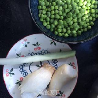 素炒豌豆的做法步骤：1