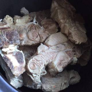 春笋龙骨汤的做法步骤：3