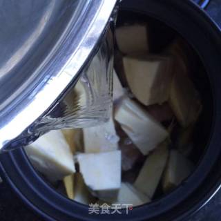 春笋龙骨汤的做法步骤：4