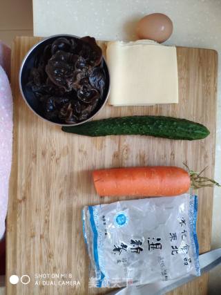 五彩拉皮的做法步骤：1