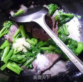猪肺炒油菜蕻的做法步骤：8