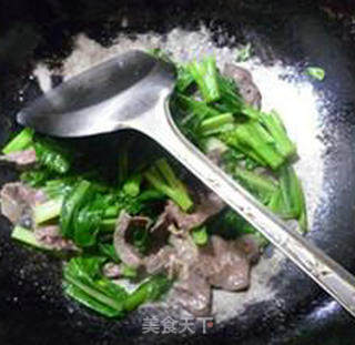 猪肺炒油菜蕻的做法步骤：9