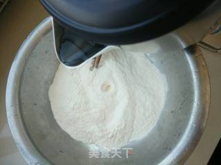 韭菜油饼的做法步骤：2