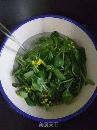 西红柿菜心炒鸡蛋的做法步骤：2