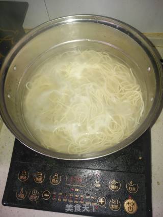 菠菜肉酱拌面的做法步骤：7