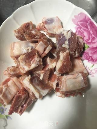 香芋蒸排骨的做法步骤：1