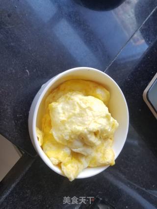 香菇豆干鸡蛋炒米的做法步骤：3
