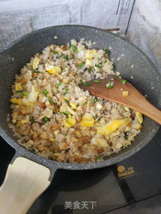 香菇豆干鸡蛋炒米的做法步骤：7