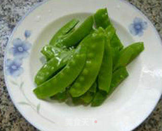 荷兰豆炒江白虾的做法步骤：1
