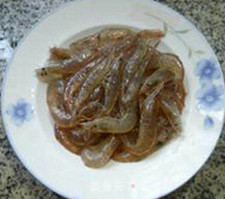 荷兰豆炒江白虾的做法步骤：2
