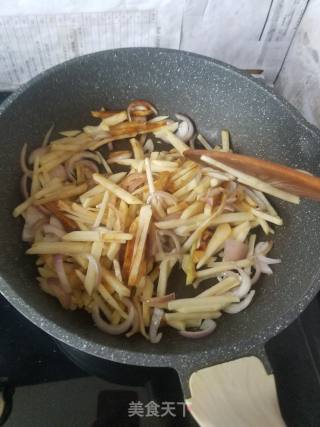 洋葱炒土豆的做法步骤：3