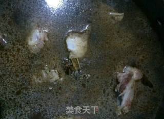 翠花上酸菜大骨的做法步骤：4