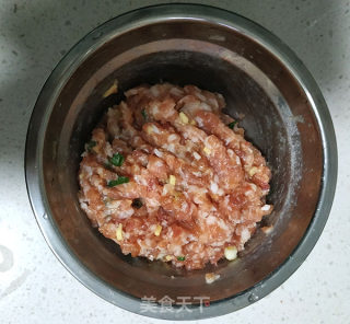 西红柿碎肉拌面的做法步骤：2