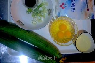 丝瓜炒鸡蛋的做法步骤：1
