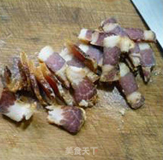 腊肉炒绿豆芽的做法步骤：4