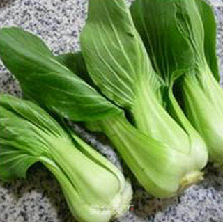 胡萝卜青菜炒鹅胗的做法步骤：1
