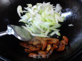 西芹炒川味腊肠的做法步骤：9