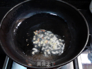 盐菜腊肉炒方便面的做法步骤：6